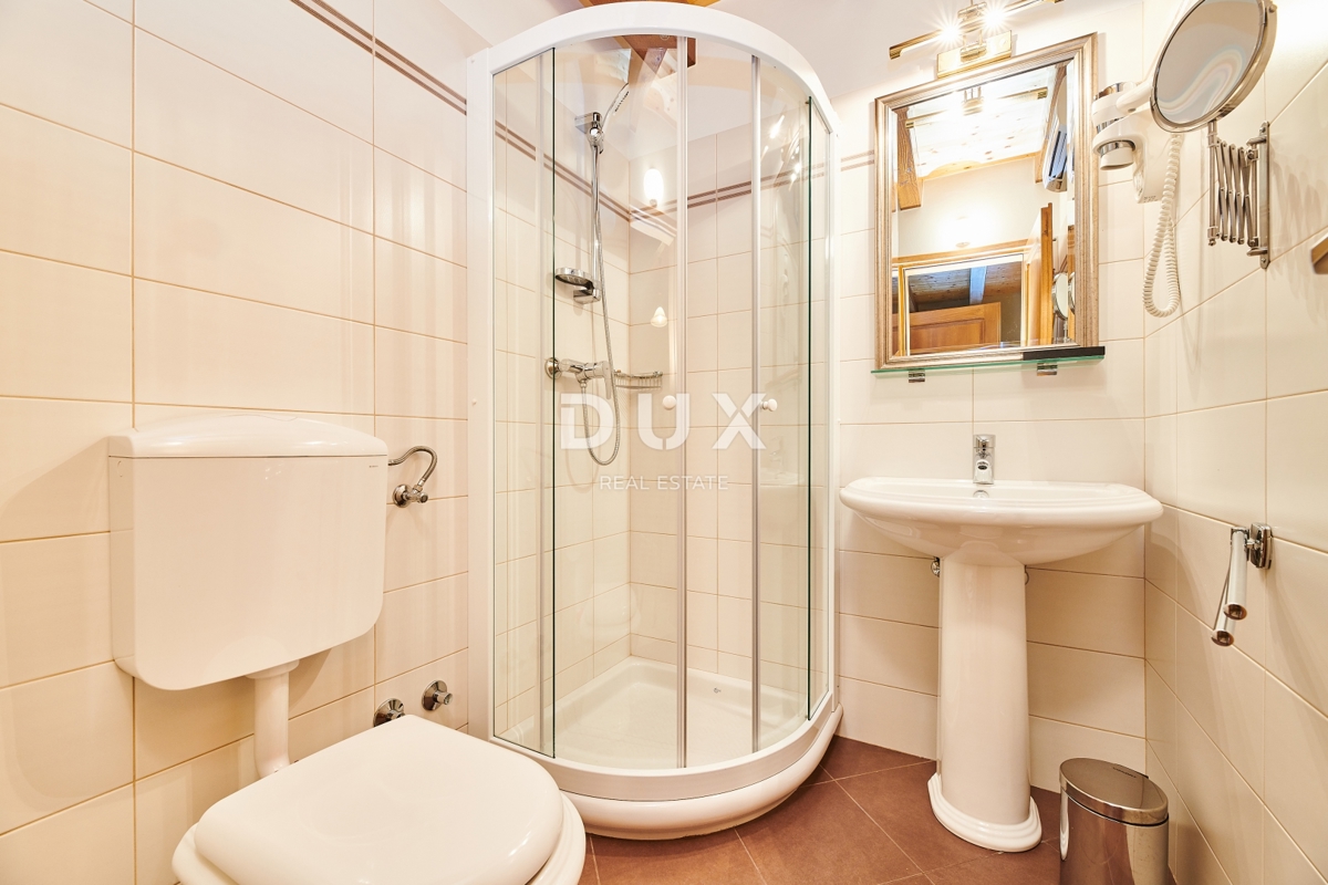 ISTRIA, GRACIŠĆE - VILLA RUSTICA CON PISCINA INTERNA ED ESTERNA, SAUNA E UNA COMBINAZIONE DI LUSSO E AUTENTICITÀ