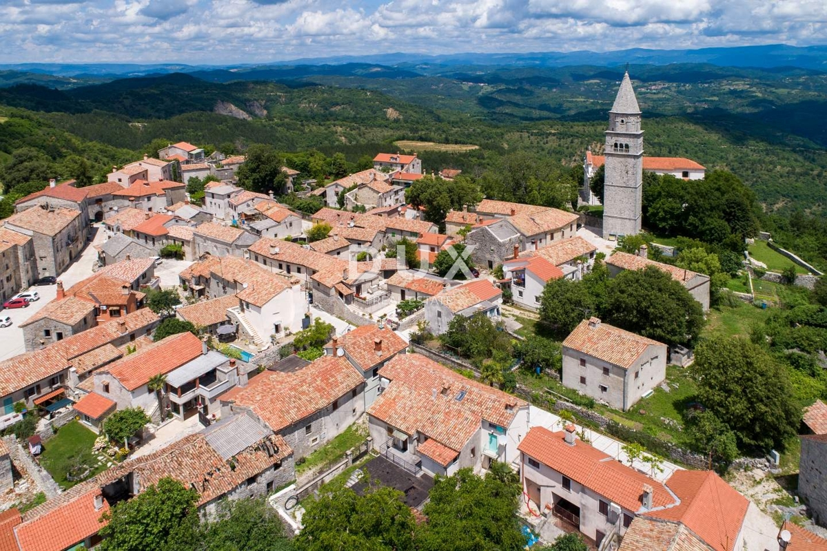 ISTRIA, GRACIŠĆE - VILLA RUSTICA CON PISCINA INTERNA ED ESTERNA, SAUNA E UNA COMBINAZIONE DI LUSSO E AUTENTICITÀ
