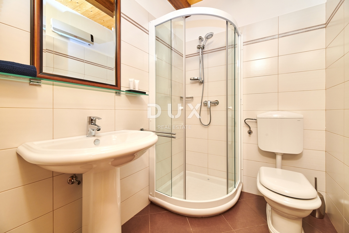 ISTRIA, GRACIŠĆE - VILLA RUSTICA CON PISCINA INTERNA ED ESTERNA, SAUNA E UNA COMBINAZIONE DI LUSSO E AUTENTICITÀ