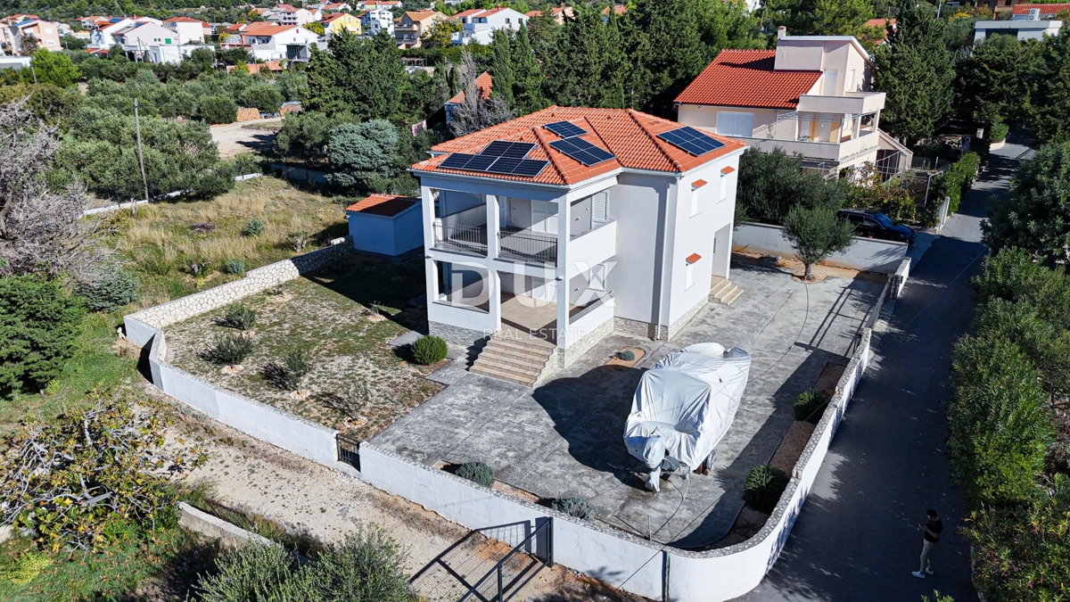 ISOLA DI RAB, BARBAT - Casa in ottima posizione a 100 m dal mare