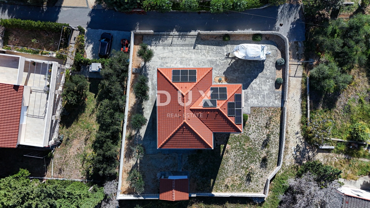 ISOLA DI RAB, BARBAT - Casa in ottima posizione a 100 m dal mare