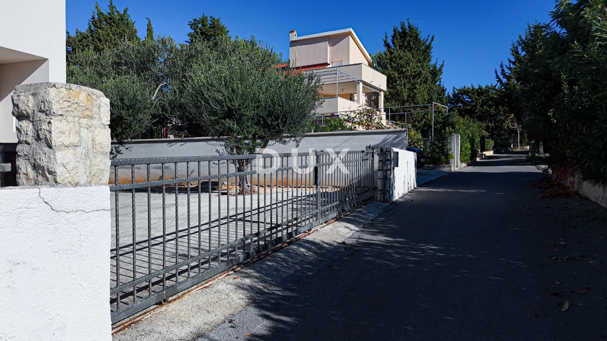 ISOLA DI RAB, BARBAT - Casa in ottima posizione a 100 m dal mare