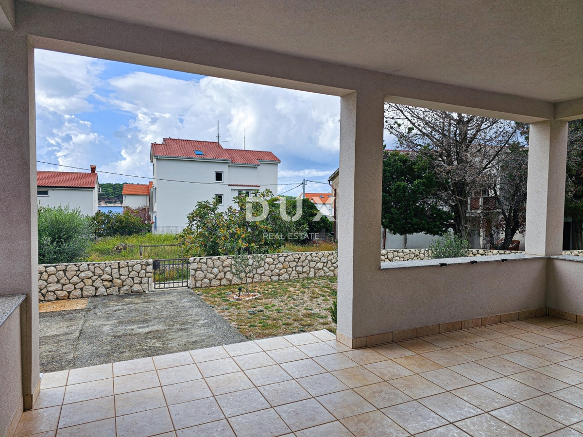 ISOLA DI RAB, BARBAT - Casa in ottima posizione a 100 m dal mare