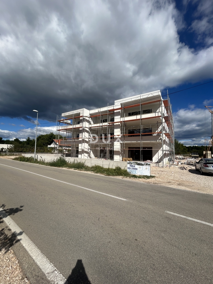 ŠIBENIK, SRIMA - Moderno appartamento con tre camere da letto in un nuovo edificio, a 300 metri dalla spiaggia sabbiosa