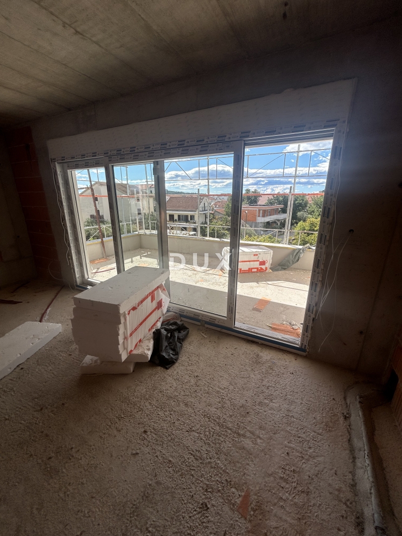 ŠIBENIK, SRIMA - Moderno appartamento con tre camere da letto in un nuovo edificio, a 300 metri dalla spiaggia sabbiosa