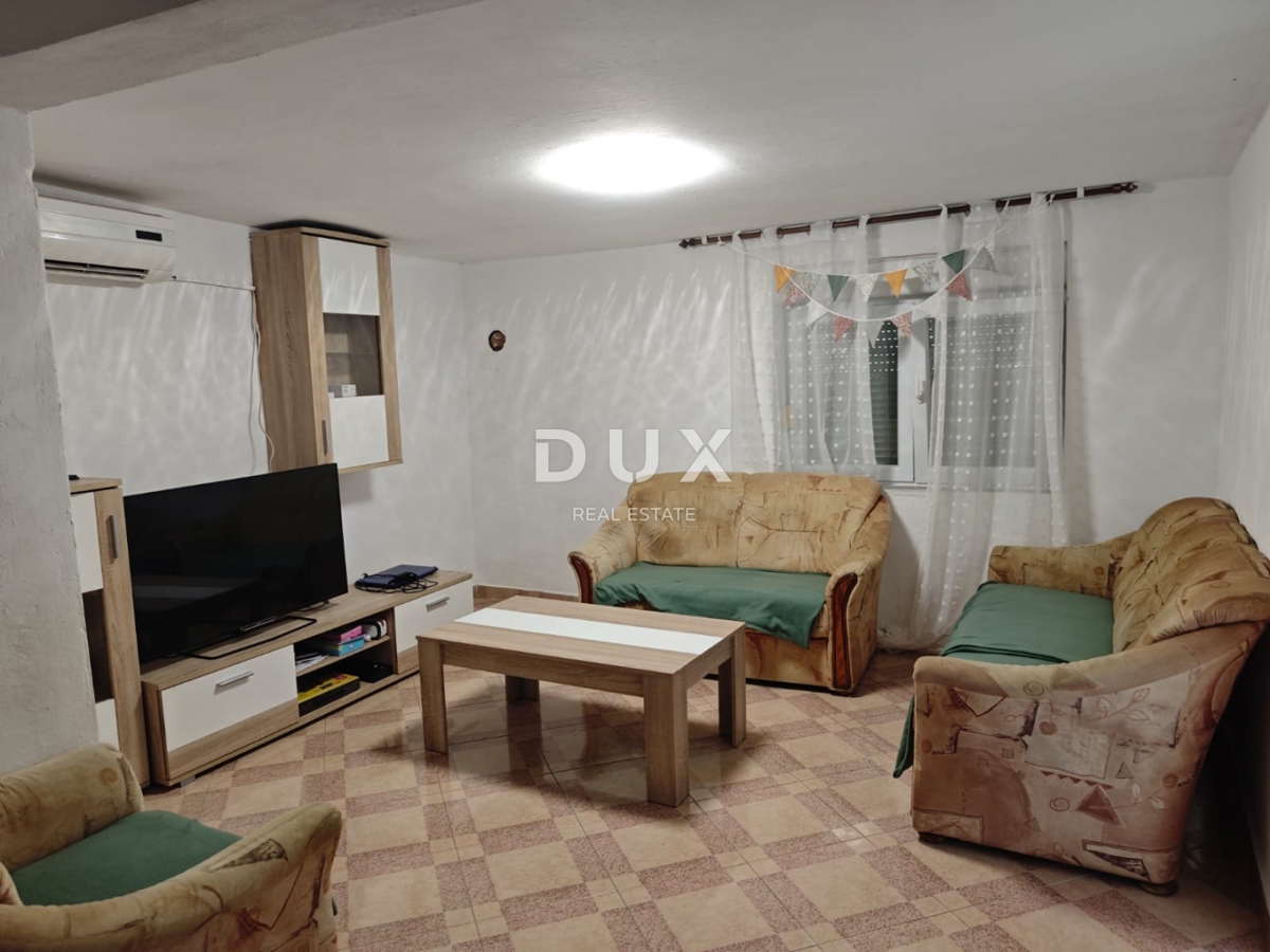 ZARA, LJUBAC - OCCASIONE! Casa a due piani con giardino!