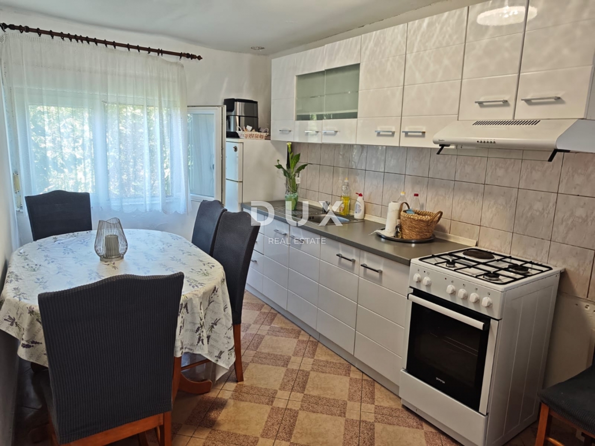 ZARA, LJUBAC - OCCASIONE! Casa a due piani con giardino!