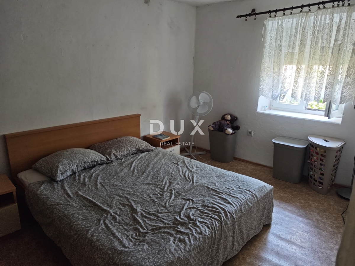 ZARA, LJUBAC - OCCASIONE! Casa a due piani con giardino!