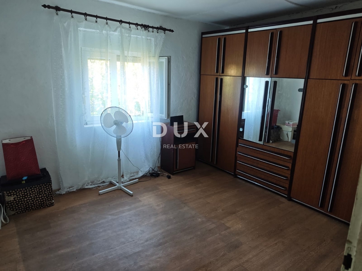 ZARA, LJUBAC - OCCASIONE! Casa a due piani con giardino!