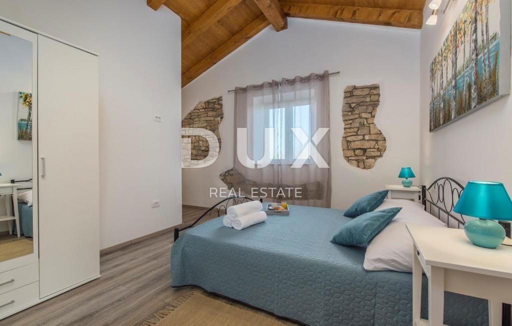 ISTRIA, SVETI LOVREČ – Una villa in pietra autoctona con piscina e 5000 m² di proprietà privata