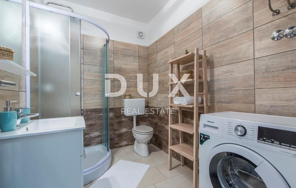 ISTRIA, SVETI LOVREČ – Una villa in pietra autoctona con piscina e 5000 m² di proprietà privata