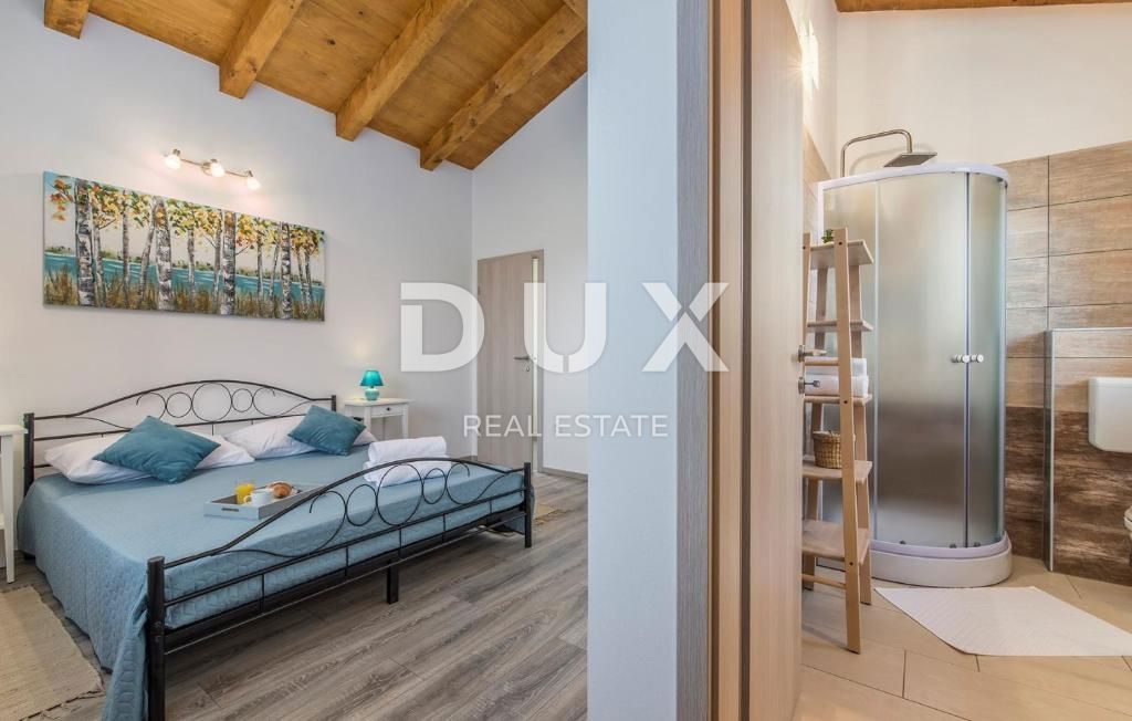 ISTRIA, SVETI LOVREČ – Una villa in pietra autoctona con piscina e 5000 m² di proprietà privata