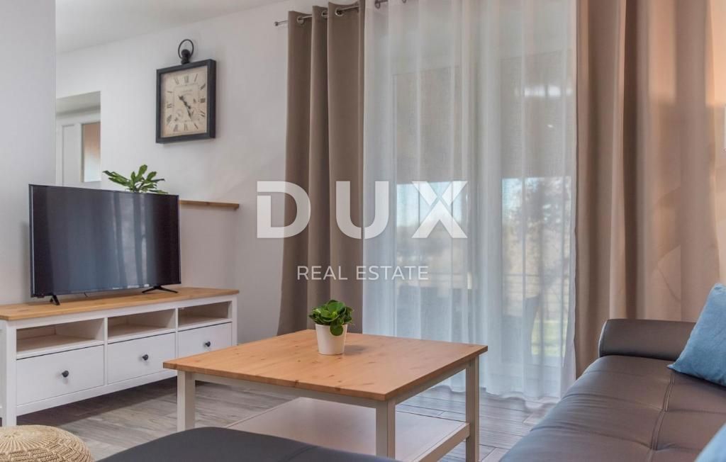 ISTRIA, SVETI LOVREČ – Una villa in pietra autoctona con piscina e 5000 m² di proprietà privata