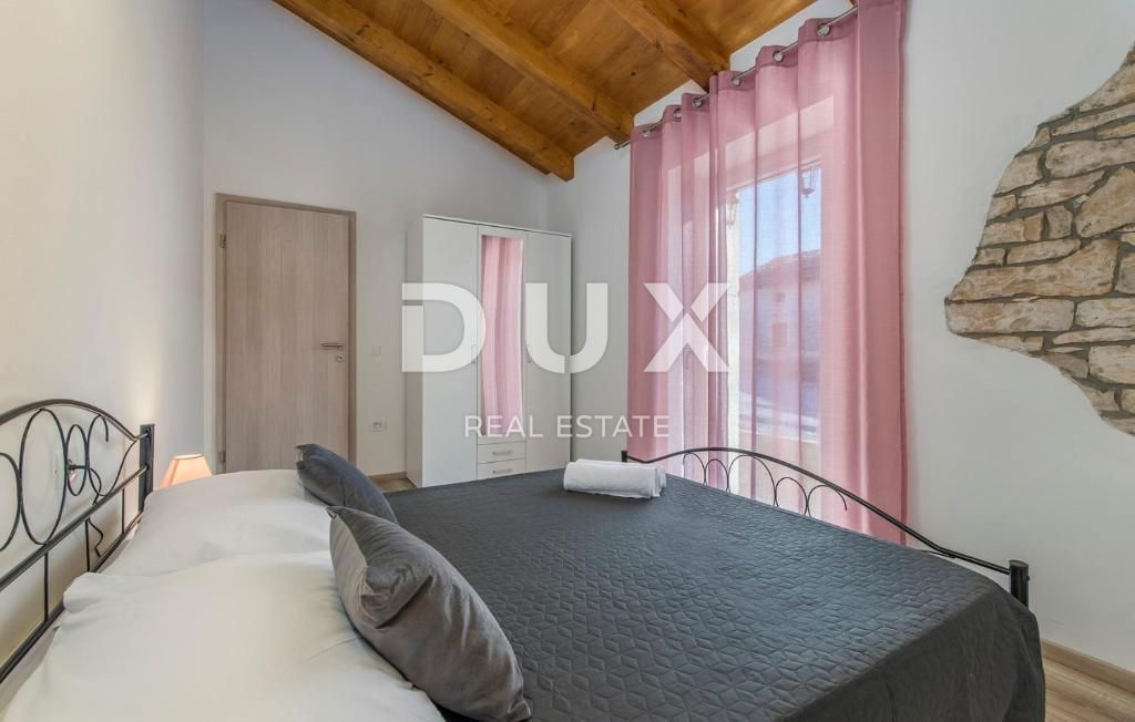 ISTRIA, SVETI LOVREČ – Una villa in pietra autoctona con piscina e 5000 m² di proprietà privata