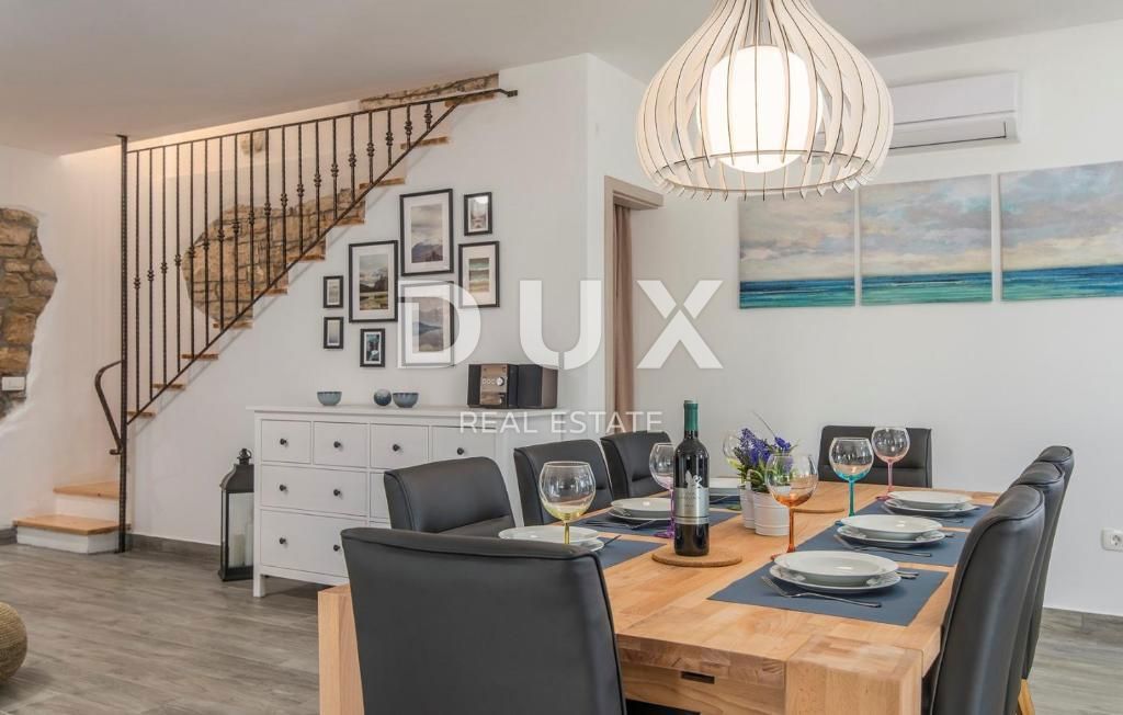 ISTRIA, SVETI LOVREČ – Una villa in pietra autoctona con piscina e 5000 m² di proprietà privata