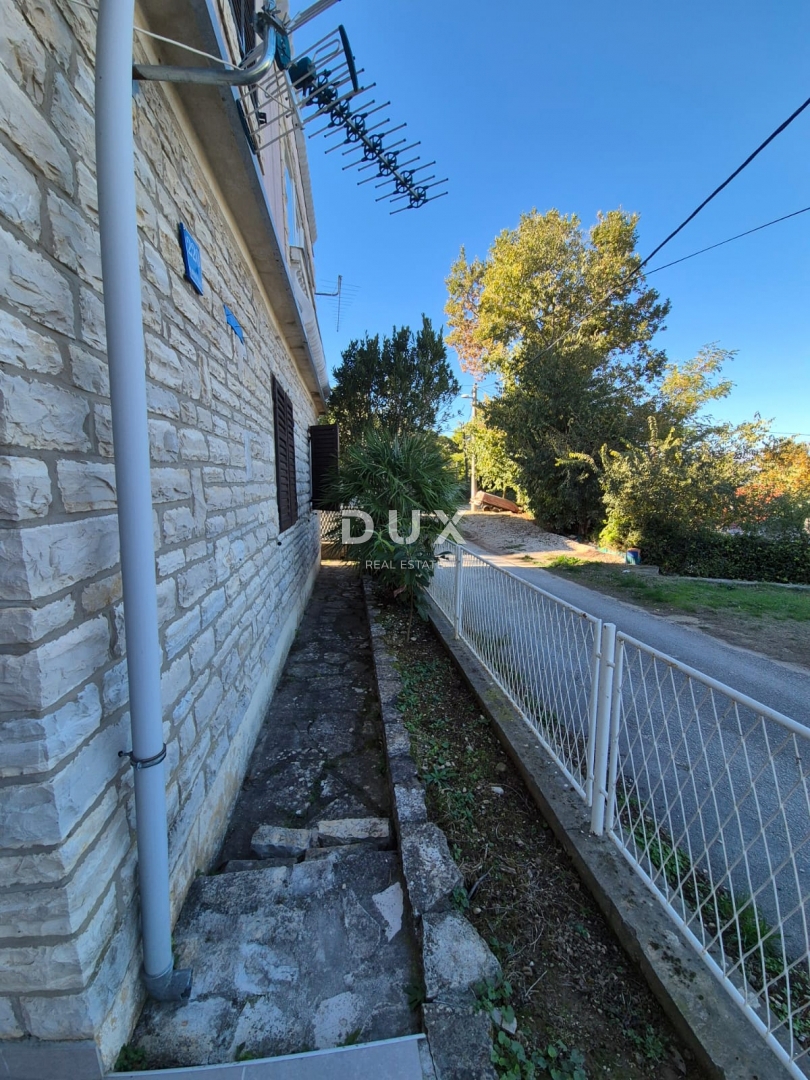 OBROVAC, KARIN - OCCASIONE! Spazioso appartamento a 150 m dalla spiaggia!