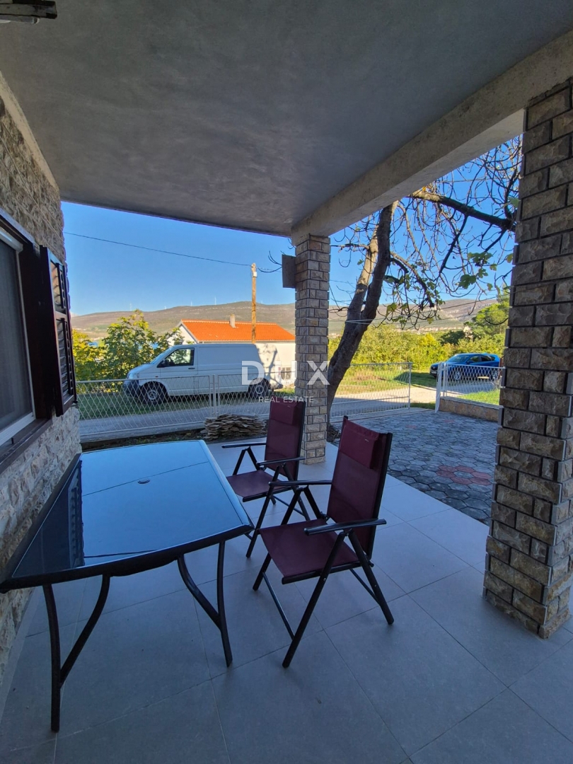 OBROVAC, KARIN - OCCASIONE! Spazioso appartamento a 150 m dalla spiaggia!