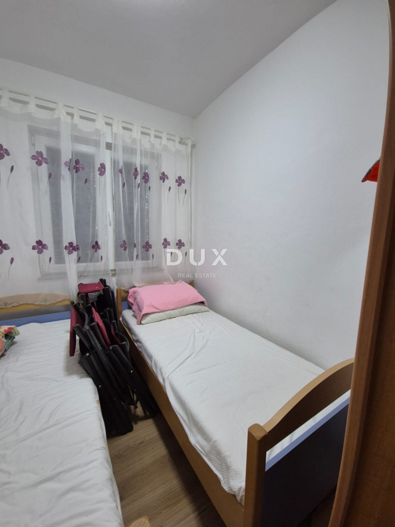 OBROVAC, KARIN - OCCASIONE! Spazioso appartamento a 150 m dalla spiaggia!