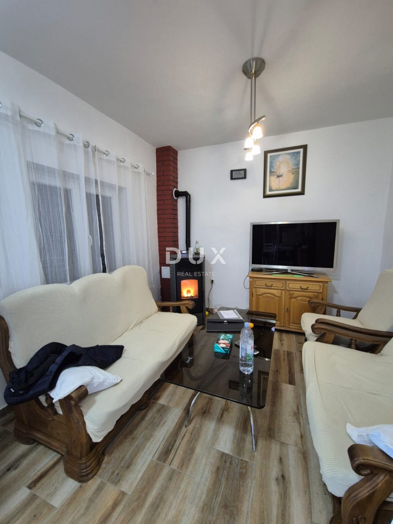 OBROVAC, KARIN - OCCASIONE! Spazioso appartamento a 150 m dalla spiaggia!