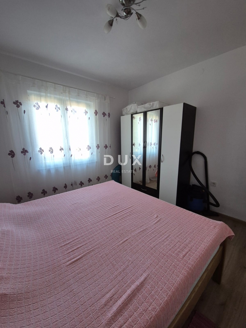 OBROVAC, KARIN - OCCASIONE! Spazioso appartamento a 150 m dalla spiaggia!