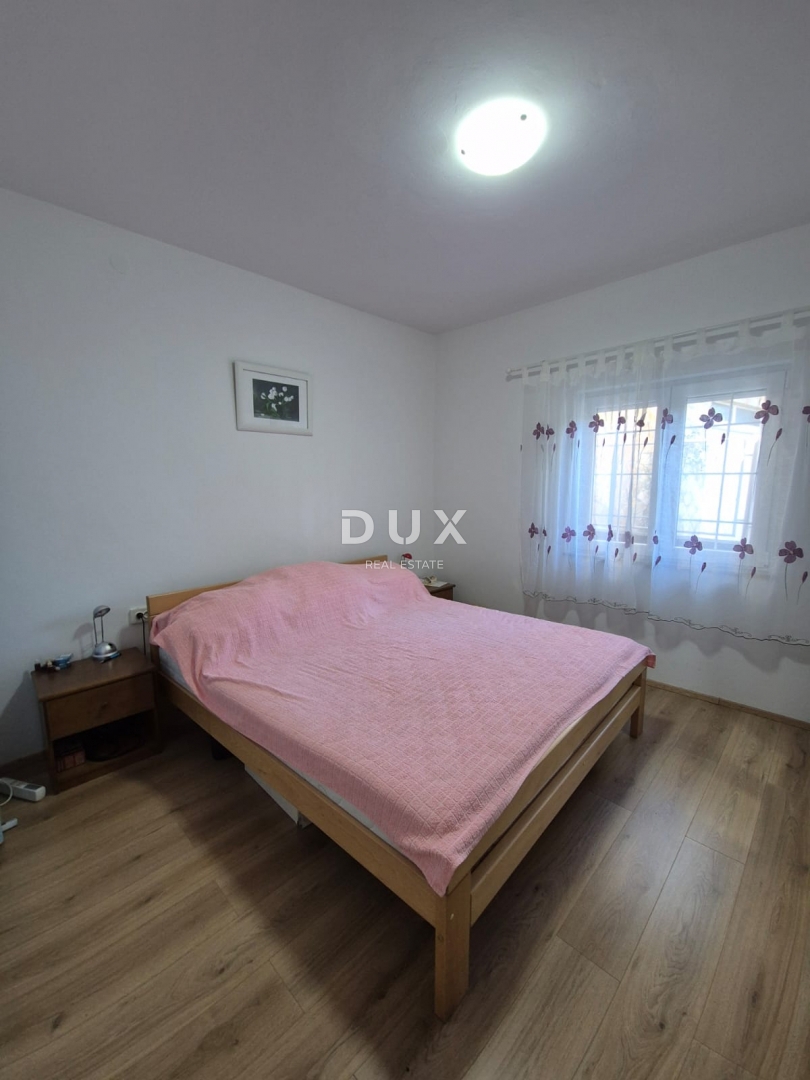 OBROVAC, KARIN - OCCASIONE! Spazioso appartamento a 150 m dalla spiaggia!