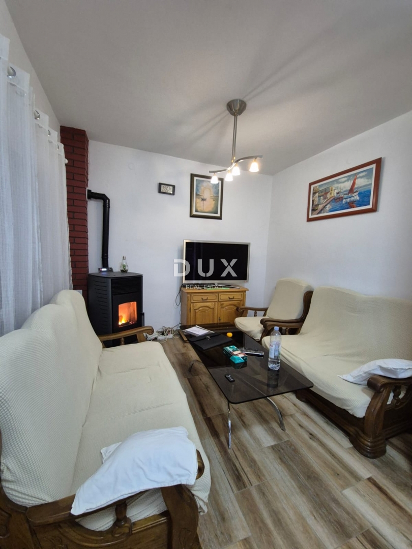 OBROVAC, KARIN - OCCASIONE! Spazioso appartamento a 150 m dalla spiaggia!