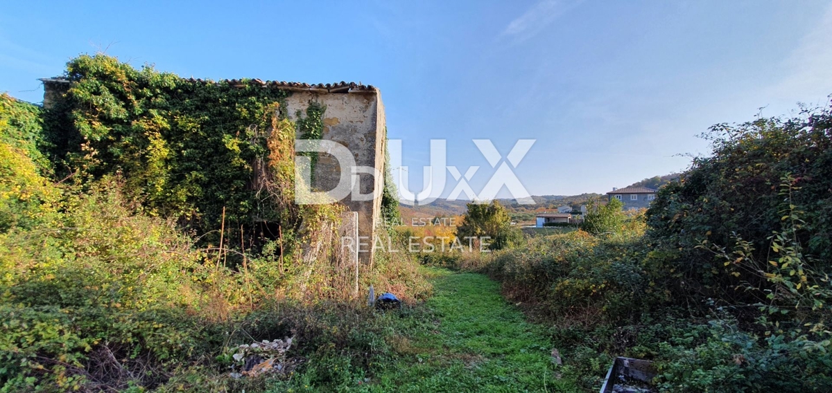 ISTRIA, MOMIANO – Edifici in pietra da ristrutturare con viste suggestive