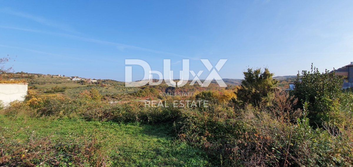 ISTRIA, MOMIANO – Edifici in pietra da ristrutturare con viste suggestive