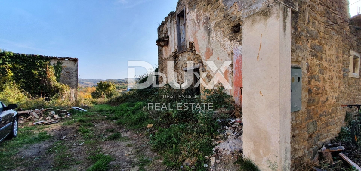 ISTRIA, MOMIANO – Edifici in pietra da ristrutturare con viste suggestive