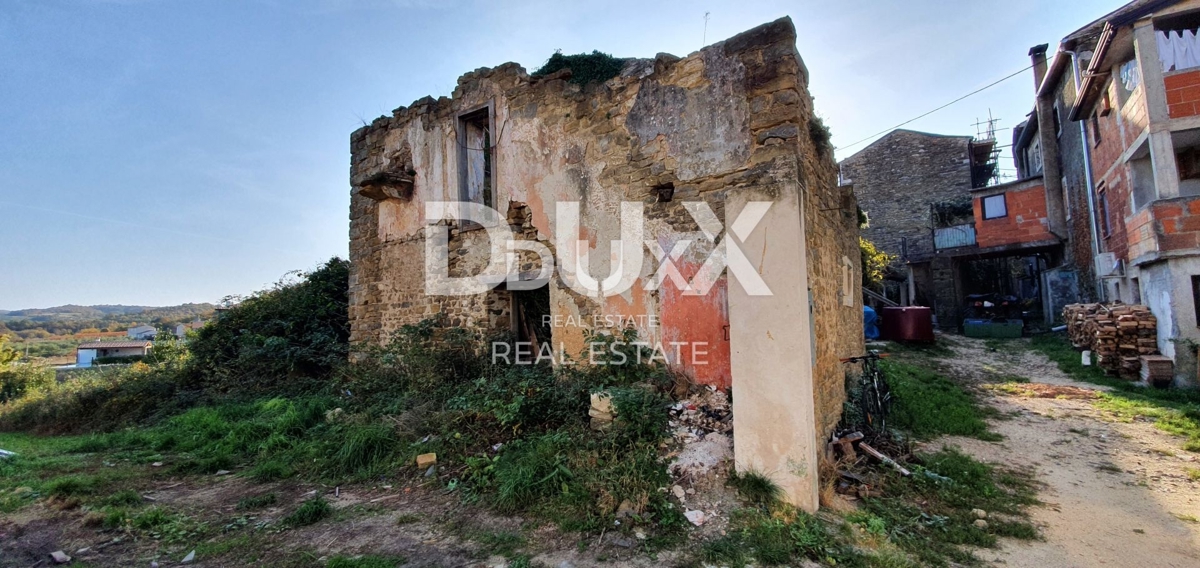 ISTRIA, MOMIANO – Edifici in pietra da ristrutturare con viste suggestive