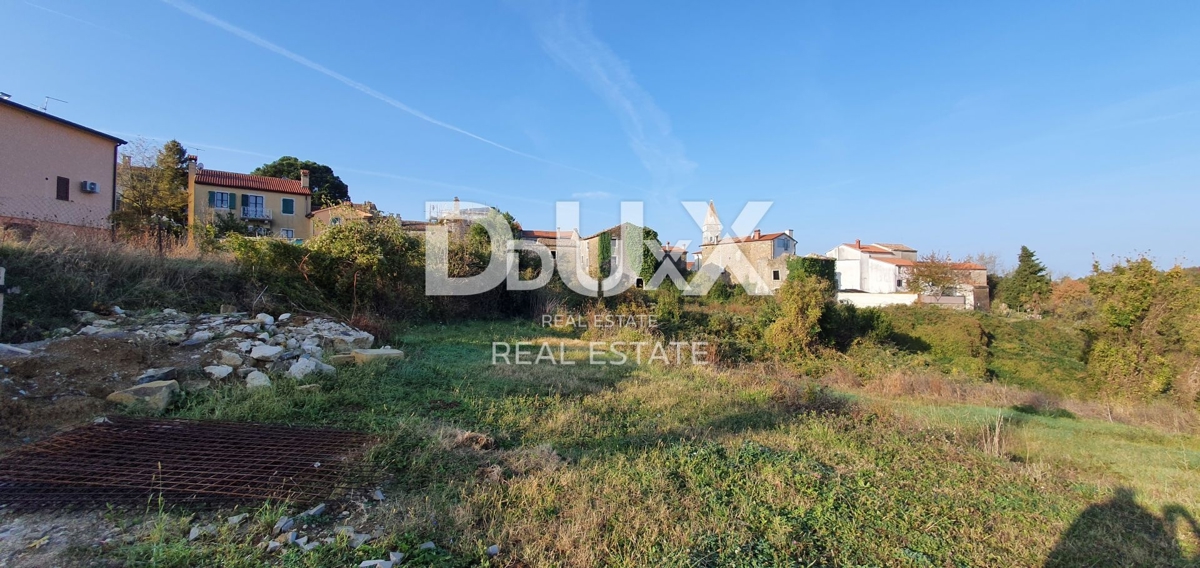 ISTRIA, MOMIANO – Edifici in pietra da ristrutturare con viste suggestive