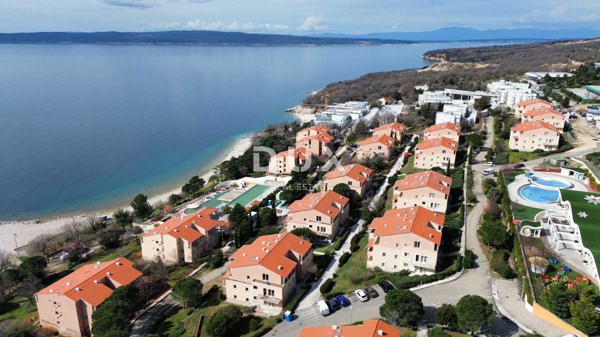 NOVI VINODOLSKI – Appartamento di 65 m² in un resort esclusivo, prima fila al mare con spiaggia privata