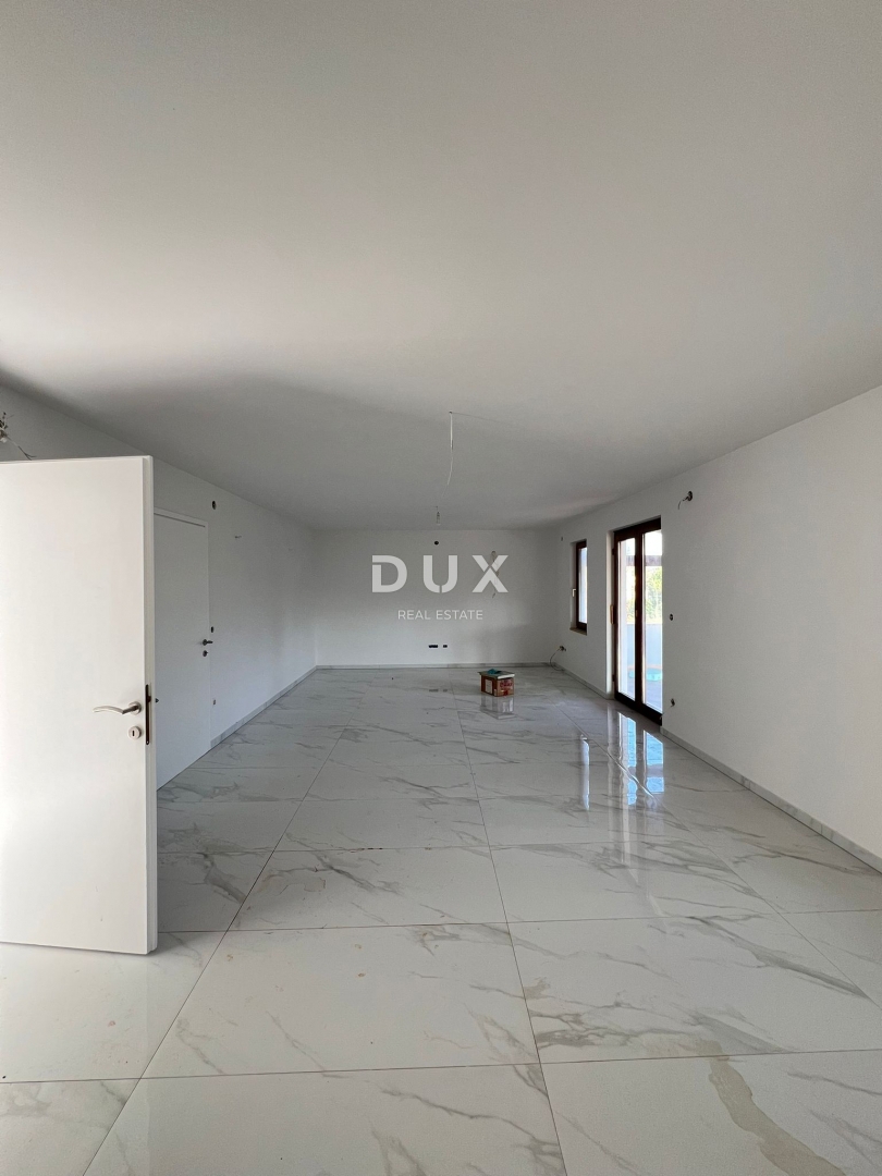 ISTRIA, PARENZO - Bellissimo appartamento ristrutturato in un complesso residenziale per famiglie con giardino e spaziosa terrazza!