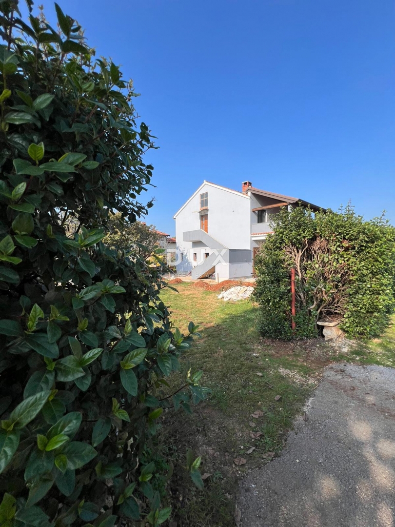 ISTRIA, PARENZO - Bellissimo appartamento ristrutturato in un complesso residenziale per famiglie con giardino e spaziosa terrazza!