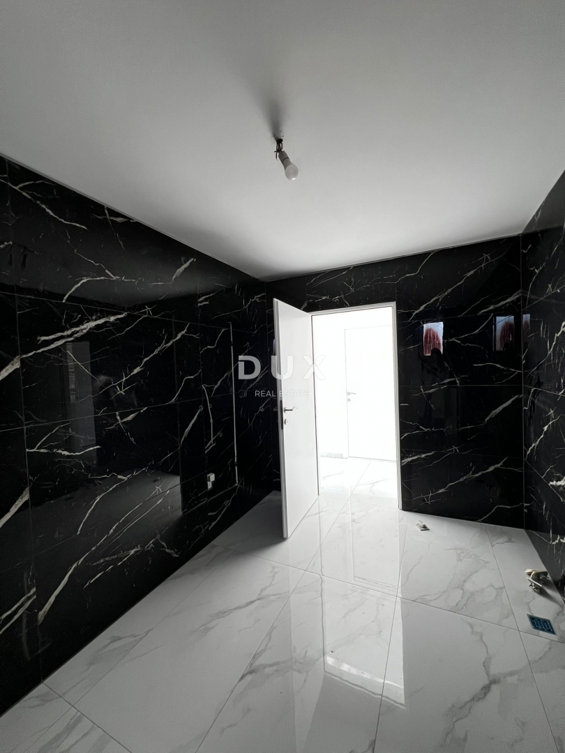 ISTRIA, PARENZO - Bellissimo appartamento ristrutturato in un complesso residenziale per famiglie con giardino e spaziosa terrazza!