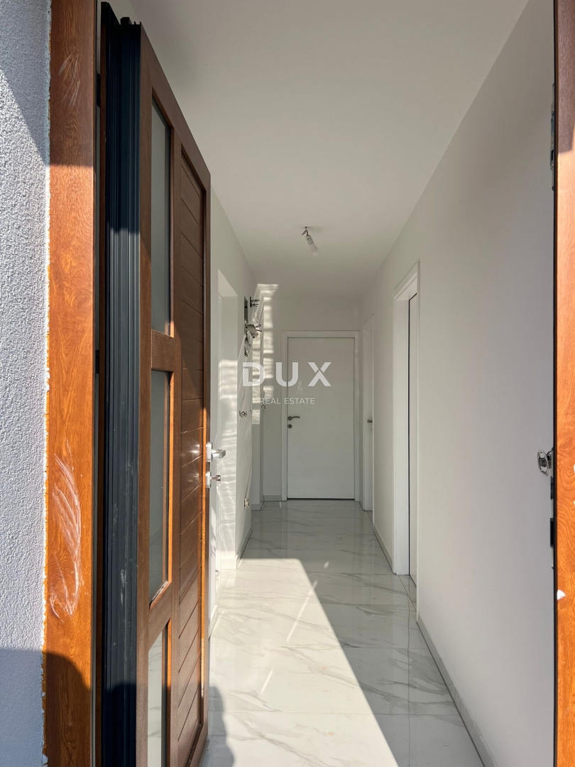 ISTRIA, PARENZO - Bellissimo appartamento ristrutturato in un complesso residenziale per famiglie con giardino e spaziosa terrazza!