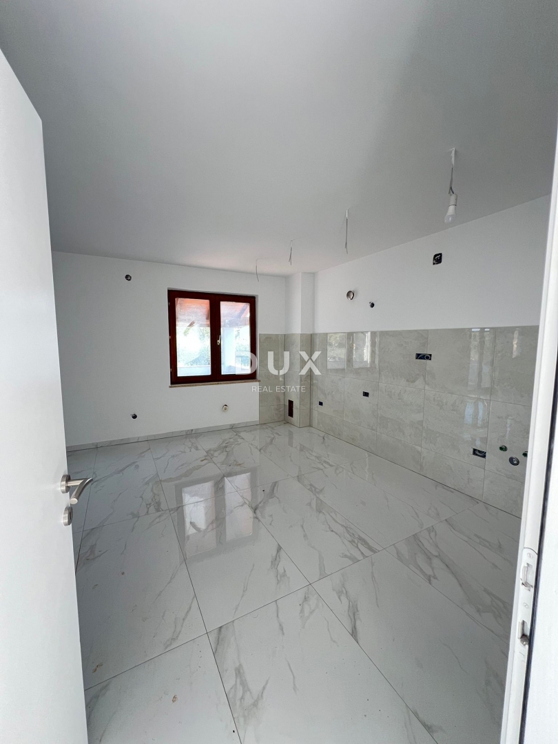 ISTRIA, PARENZO - Bellissimo appartamento ristrutturato in un complesso residenziale per famiglie con giardino e spaziosa terrazza!