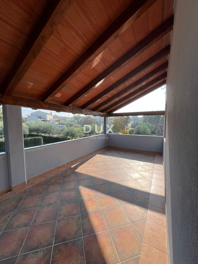 ISTRIA, PARENZO - Bellissimo appartamento ristrutturato in un complesso residenziale per famiglie con giardino e spaziosa terrazza!