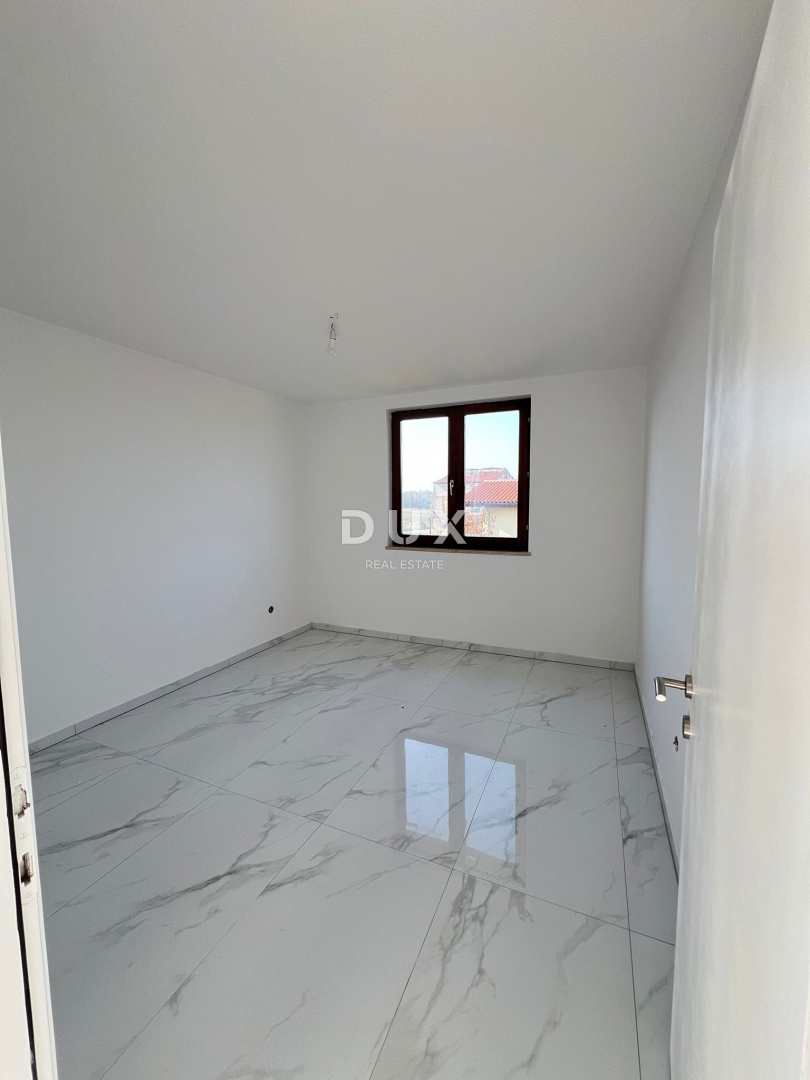 ISTRIA, PARENZO - Bellissimo appartamento ristrutturato in un complesso residenziale per famiglie con giardino e spaziosa terrazza!