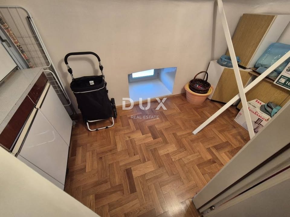 RIJEKA, CENTRO - Appartamento con vista sul teatro e sul mare, nel cuore della città