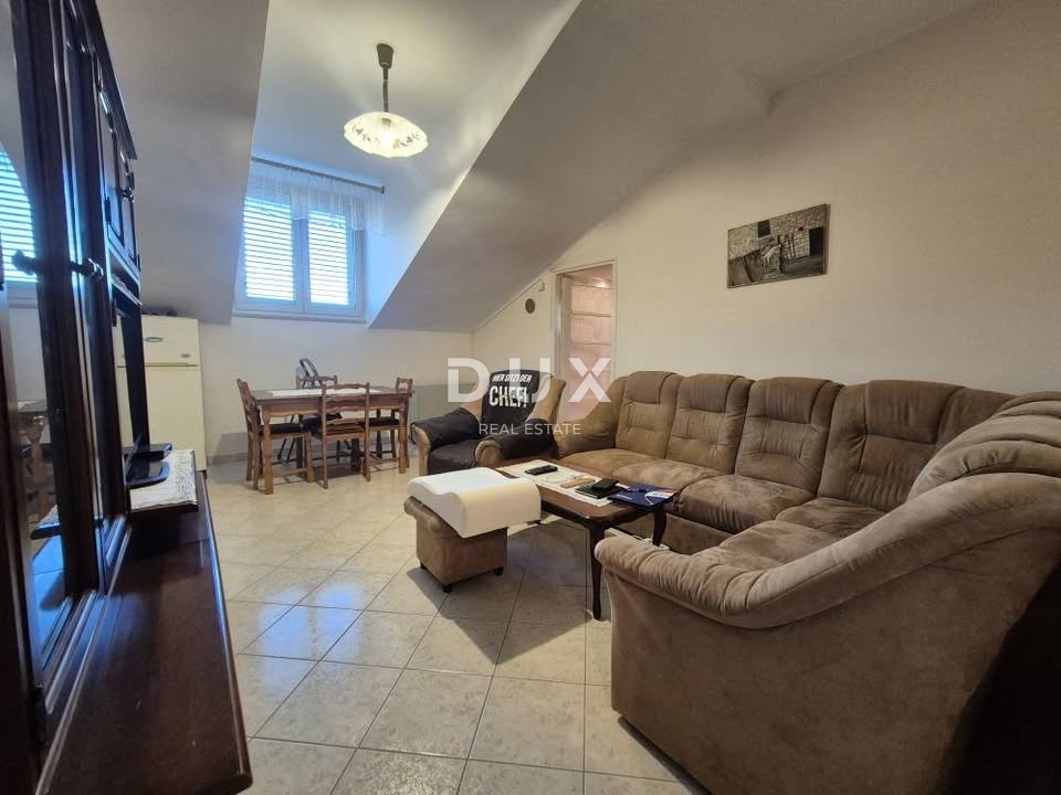 RIJEKA, CENTRO - Appartamento con vista sul teatro e sul mare, nel cuore della città