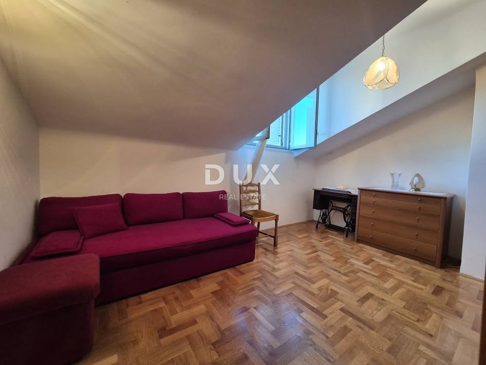 RIJEKA, CENTRO - Appartamento con vista sul teatro e sul mare, nel cuore della città