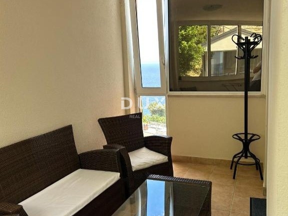 ABBAZIA - appartamento in un edificio residenziale con terrazza chiusa a soli 200 metri dalla spiaggia