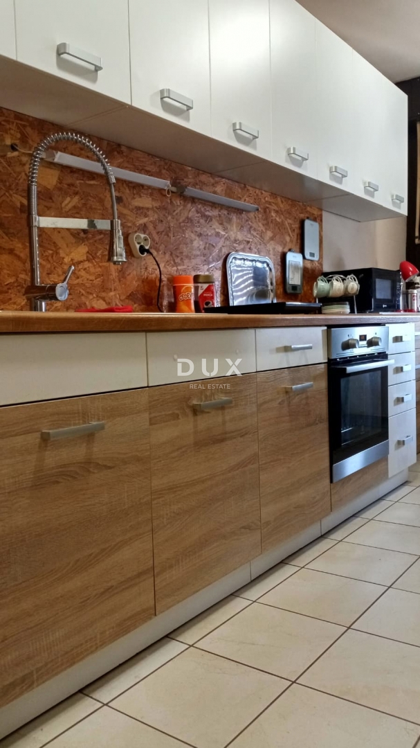 RIJEKA, ŠKURINJE – Spazioso appartamento in un grattacielo con vista panoramica