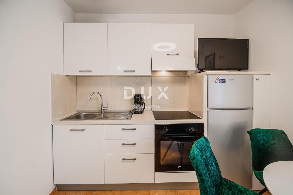 ISTRIA, UMAGO – Autentica casa in pietra a 20 m dal mare