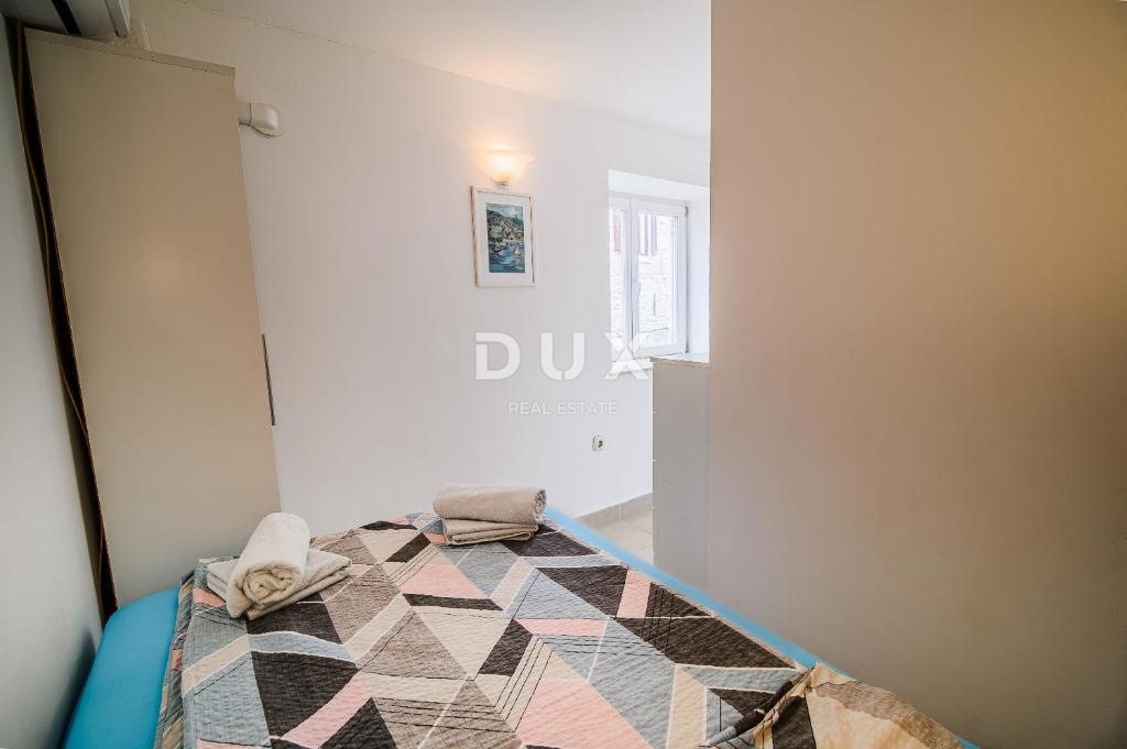 ISTRIA, UMAGO – Autentica casa in pietra a 20 m dal mare