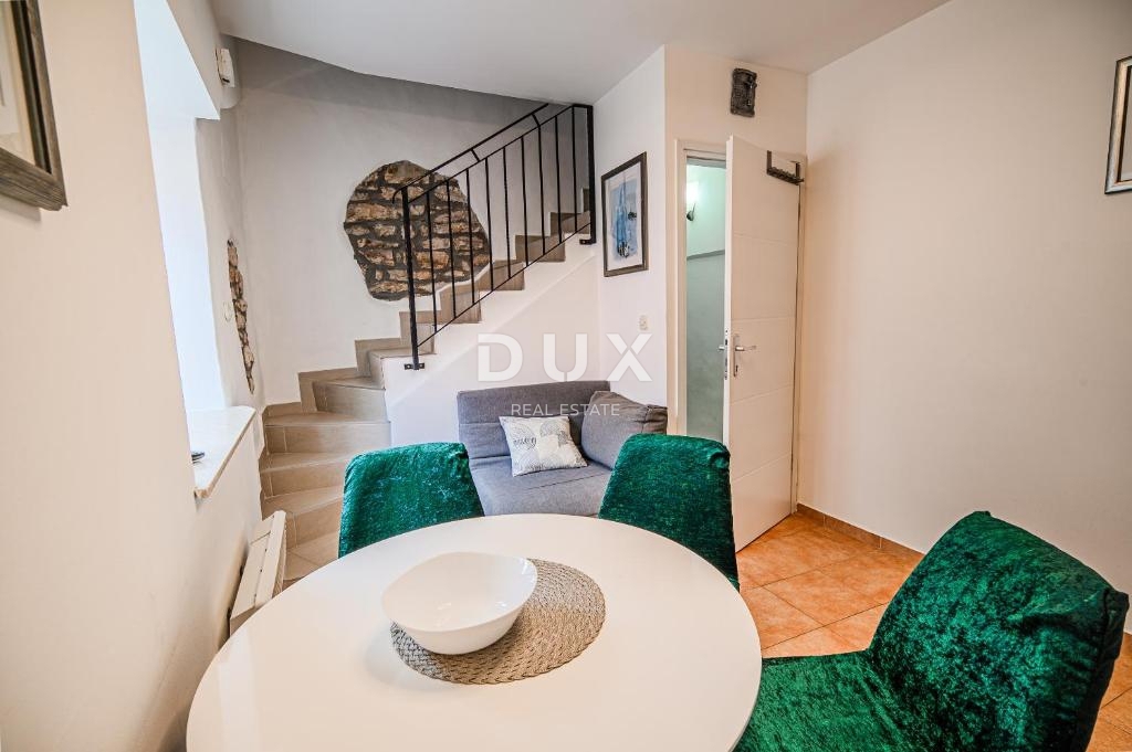 ISTRIA, UMAGO – Autentica casa in pietra a 20 m dal mare