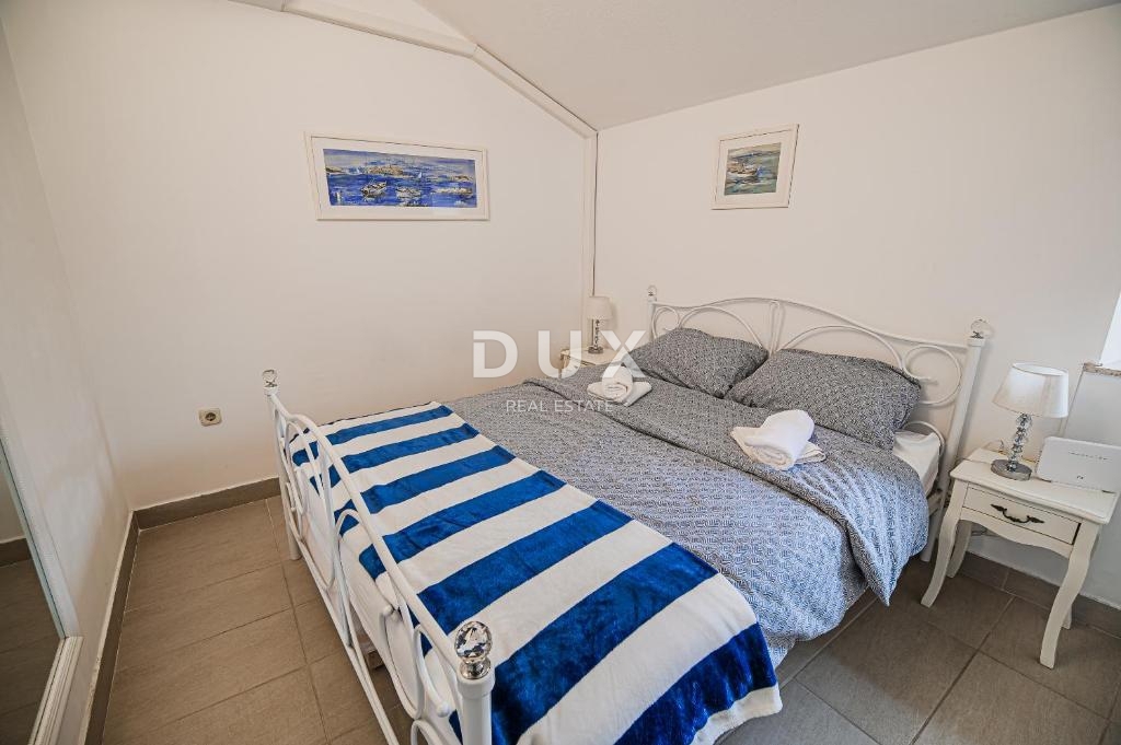 ISTRIA, UMAGO – Autentica casa in pietra a 20 m dal mare