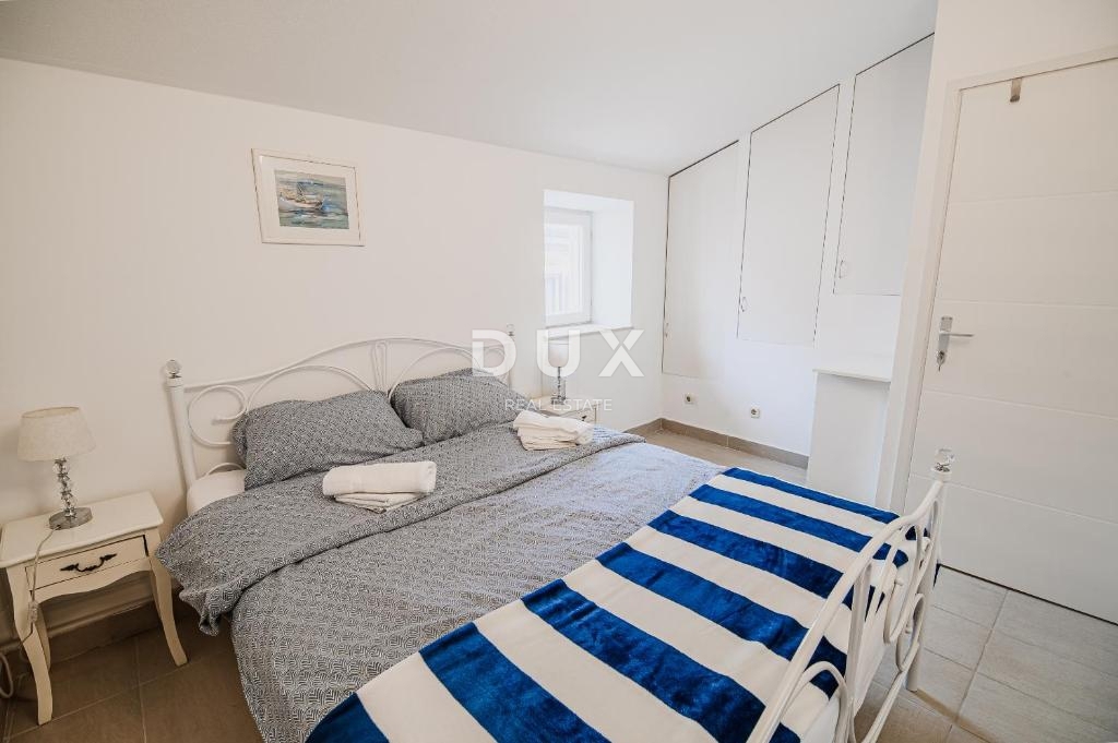 ISTRIA, UMAGO – Autentica casa in pietra a 20 m dal mare