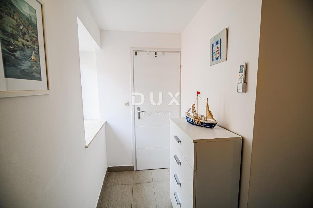 ISTRIA, UMAGO – Autentica casa in pietra a 20 m dal mare